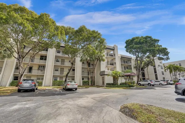 $190,000 | 9440 Poinciana Place, Unit 109, Davie, FL 33324