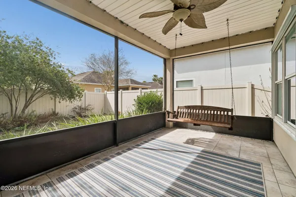 a view of a backyard