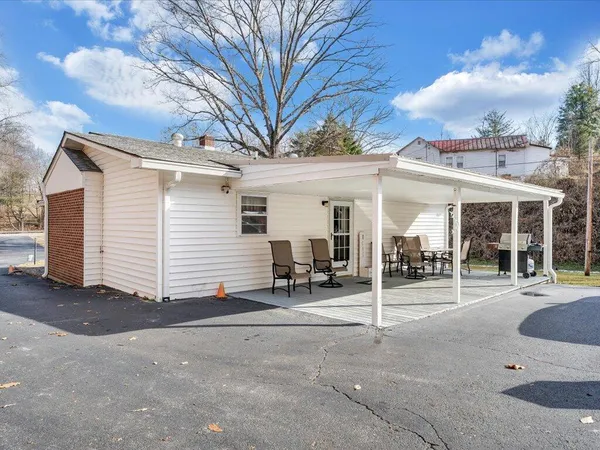 a view of a house with a garage