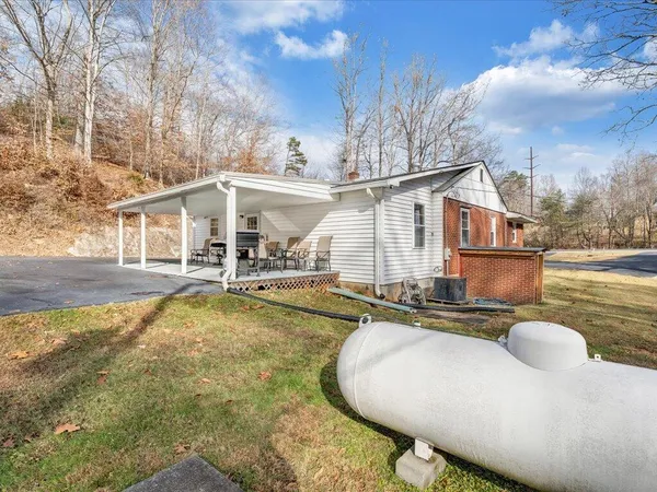 a view of a house with a outdoor space