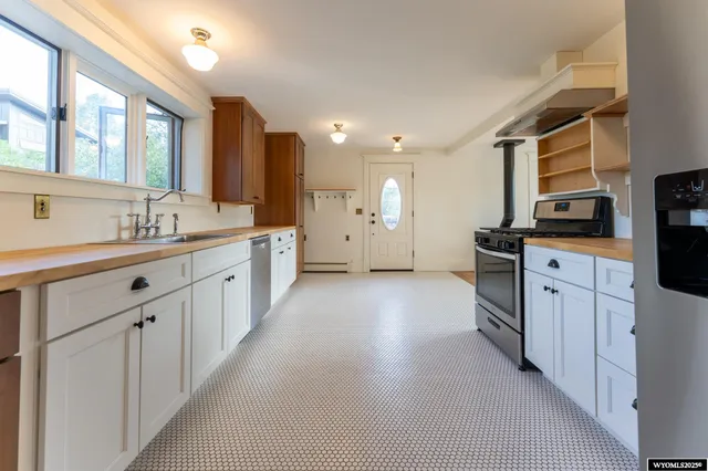 $550,000 | 108 Canyon Street, Lander, WY 82520