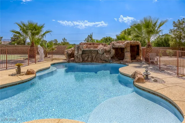 $1,389,900 | 7516 Via Fiorentino Street, Las Vegas, NV 89131