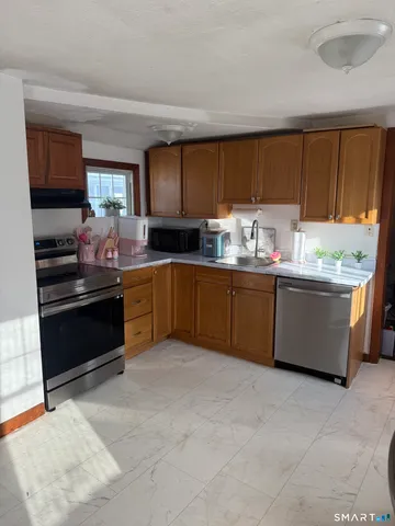 $294,900 | 9 Brown Avenue, Windsor, CT 06095