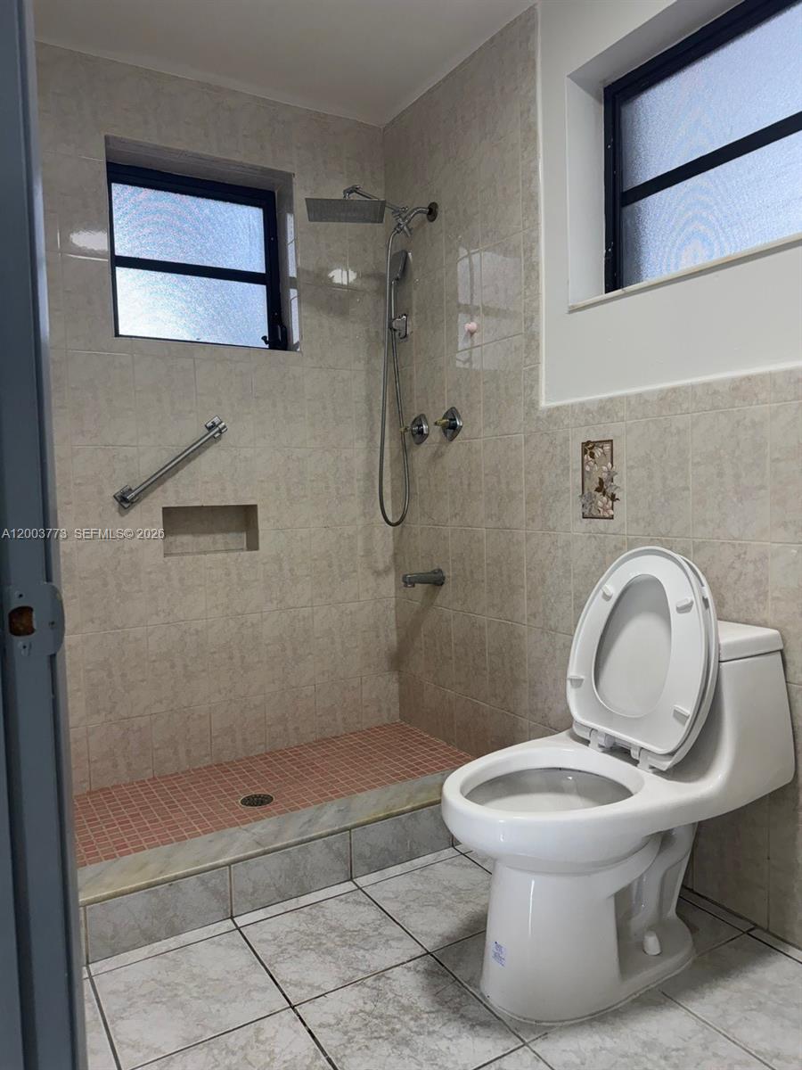 5260 Southwest 2nd Street Miami, FL 33134 - Photo 12 of 26