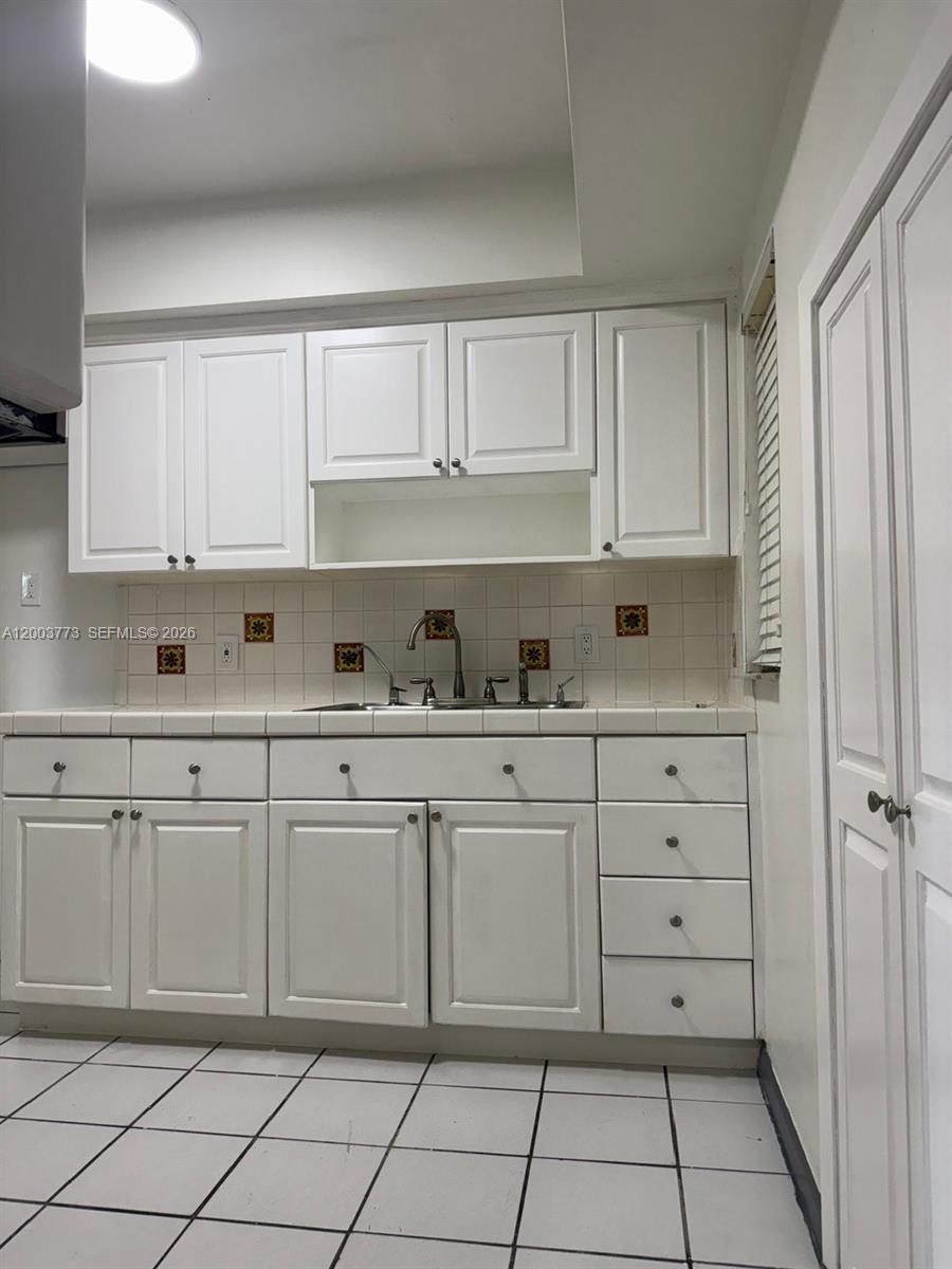 5260 Southwest 2nd Street Miami, FL 33134 - Photo 13 of 26