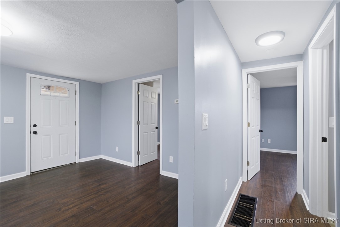 285 Main Street Charlestown, IN 47111 - Photo 10 of 41