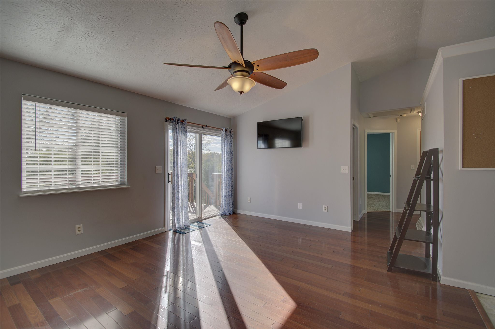 10446 Remy Lane Florence, KY 41042 - Photo 6 of 26 Gallery Image 6