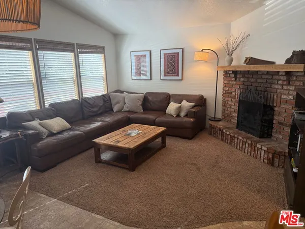 $1,995 | 42810 Willow Avenue, Big Bear Lake, CA 92315