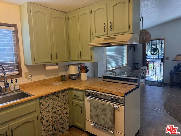 $1,995 | 42810 Willow Avenue, Big Bear Lake, CA 92315