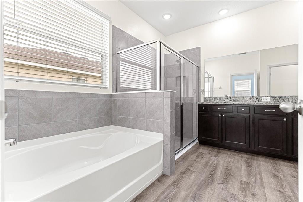 5851 Southwest 85th Place Ocala, FL 34476 - Photo 20 of 57 a spacious bathroom with a tub sink and mirror