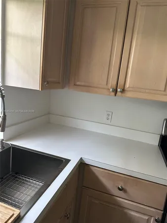 $3,200 | 60 Park Drive, Unit B, Bal Harbour, FL 33154