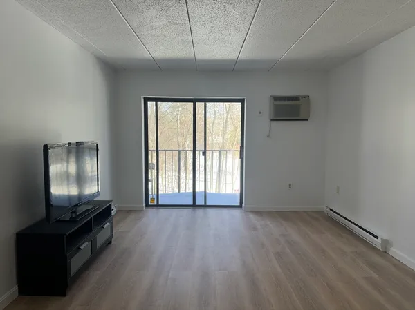 $2,600 | 137 Franklin Street, Unit 201, Stoneham, MA 02180