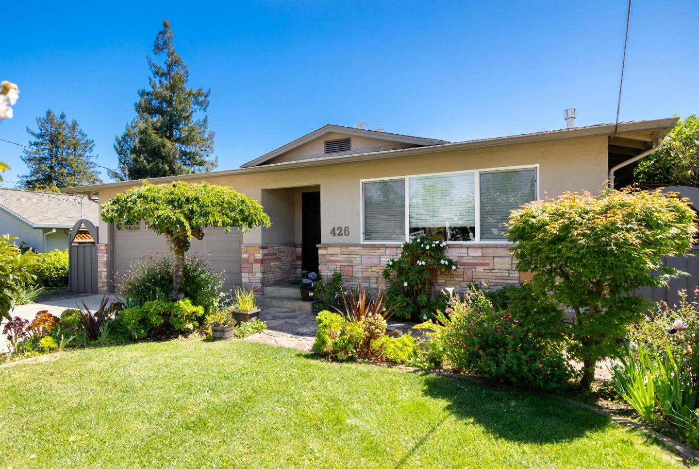 426 Roxas Street Santa Cruz, CA 95062 - Photo 1 of 37 Gallery Image 1