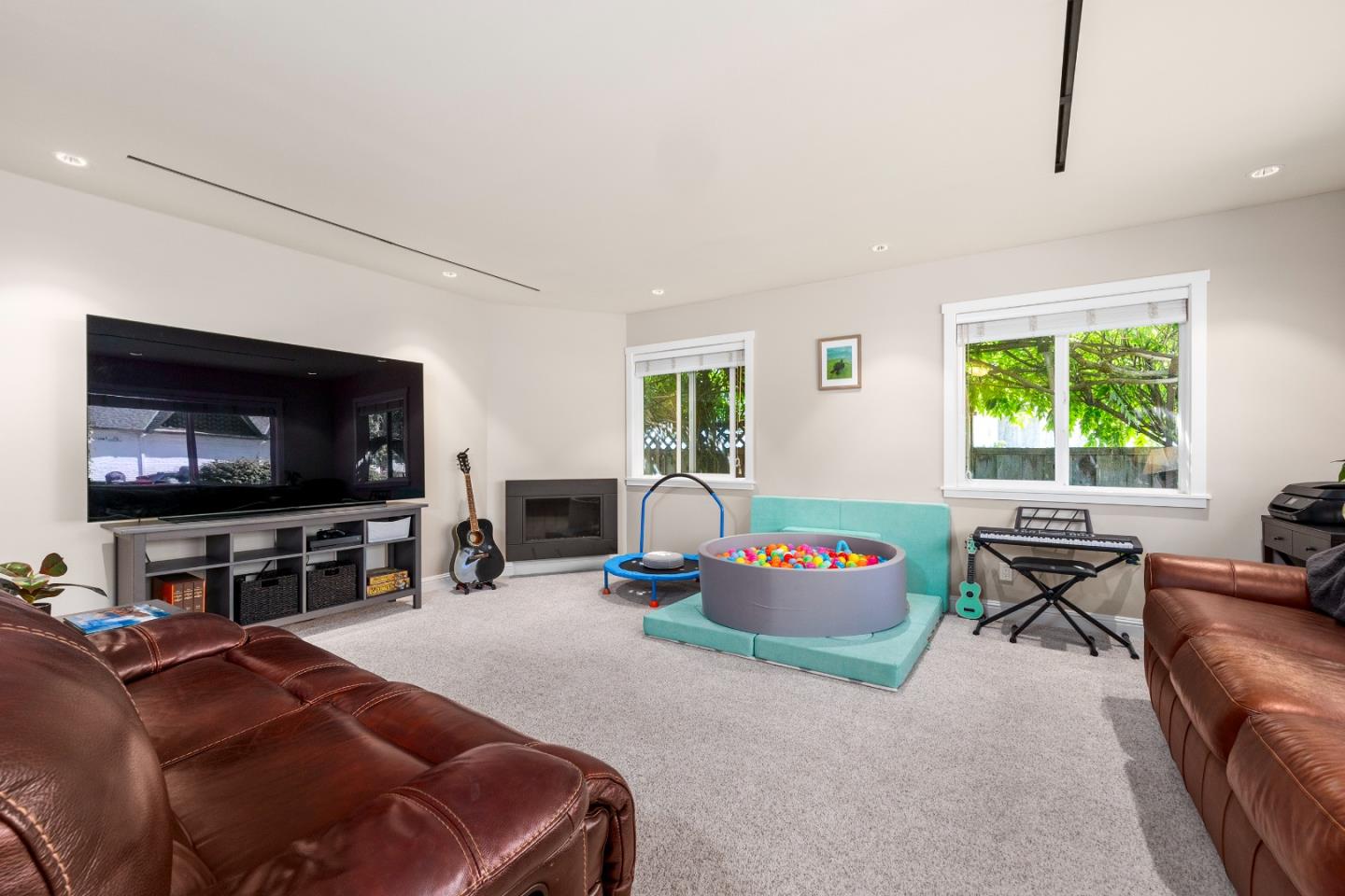 426 Roxas Street Santa Cruz, CA 95062 - Photo 3 of 37 Gallery Image 3