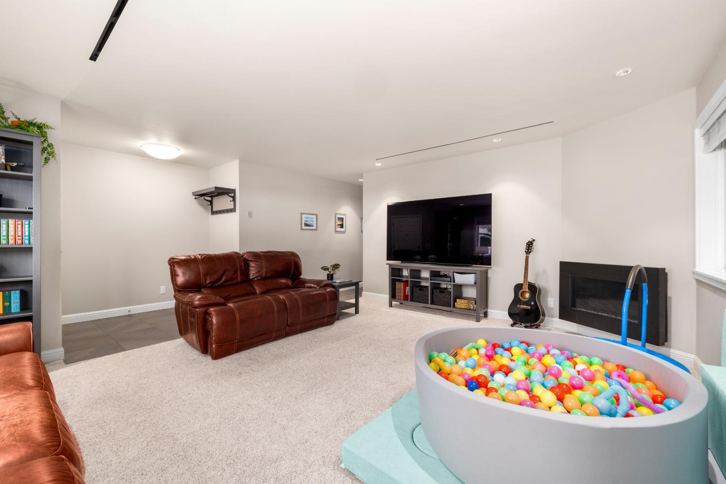 426 Roxas Street Santa Cruz, CA 95062 - Photo 5 of 37 Gallery Image 5