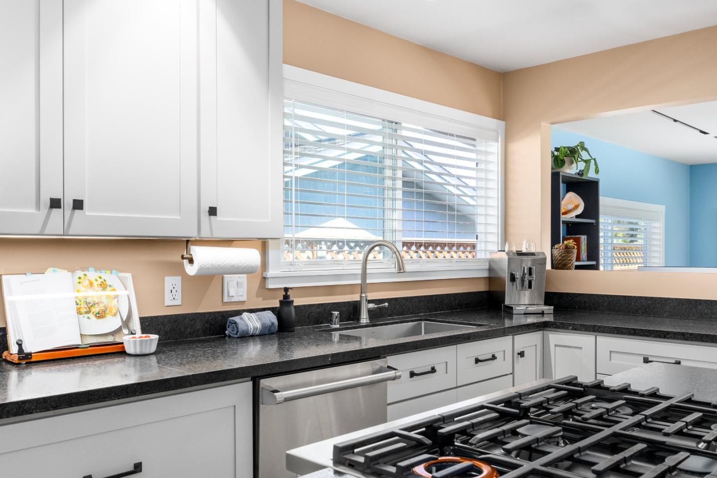426 Roxas Street Santa Cruz, CA 95062 - Photo 7 of 37 Gallery Image 7
