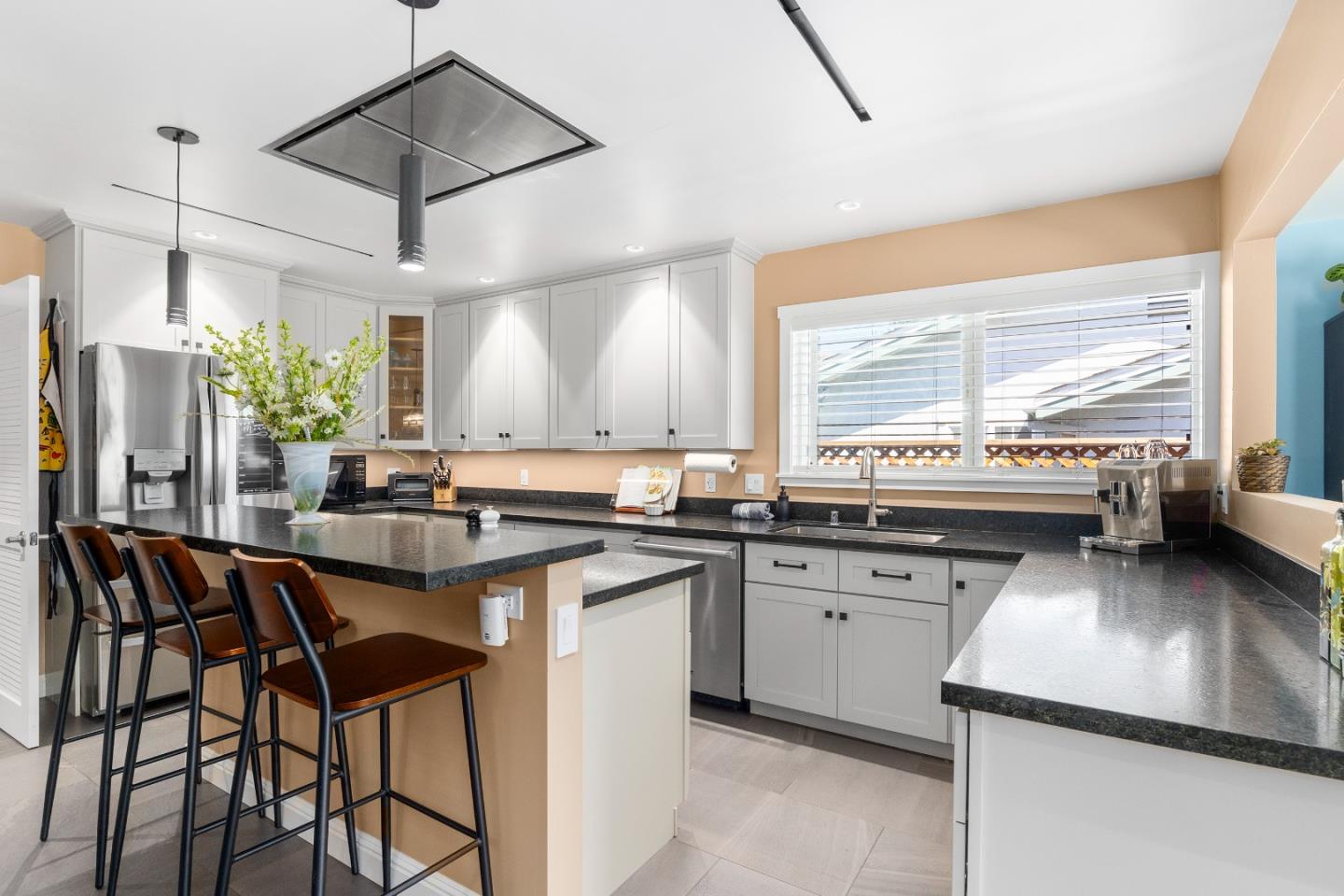 426 Roxas Street Santa Cruz, CA 95062 - Photo 8 of 37 Gallery Image 8