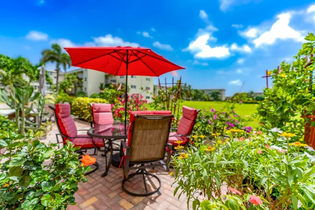 a view of a backyard with sitting area and furniture