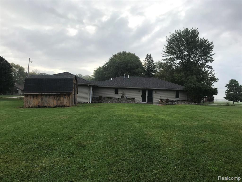 2252 Fraser Road Kawkawlin, MI 48631 - Photo 3 of 25