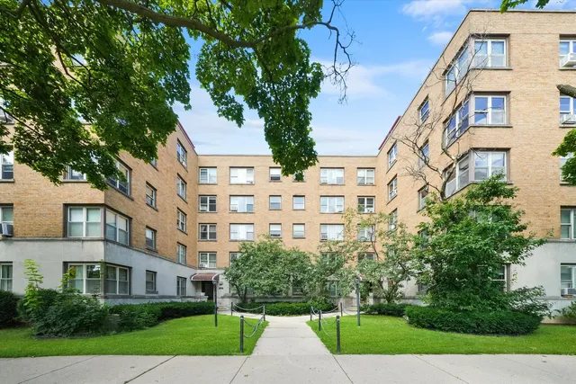 $1,400 | 2610 West Balmoral Avenue, Unit 501, Chicago, IL 60625