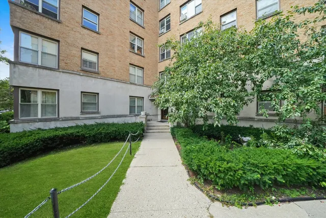 $1,400 | 2610 West Balmoral Avenue, Unit 501, Chicago, IL 60625