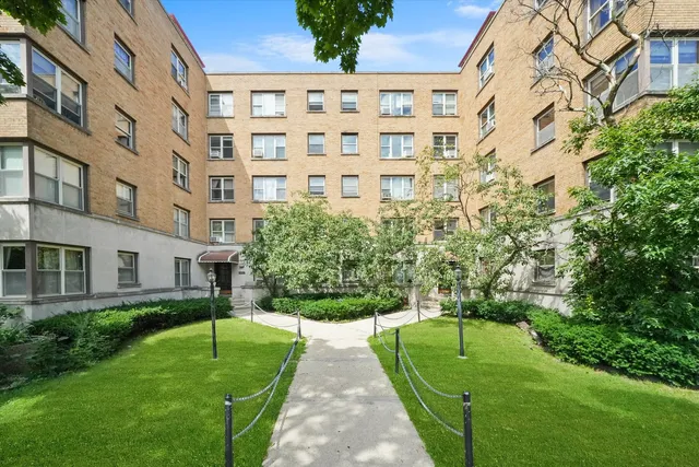 $1,400 | 2610 West Balmoral Avenue, Unit 501, Chicago, IL 60625