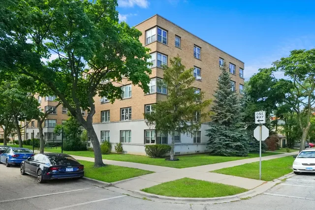 $1,400 | 2610 West Balmoral Avenue, Unit 501, Chicago, IL 60625