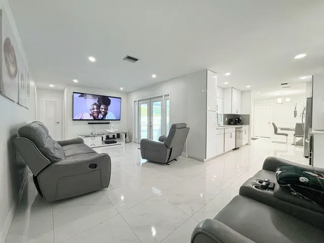 $825,000 | 1861 Caribbean Road West, Lake Clarke Shores, FL 33406