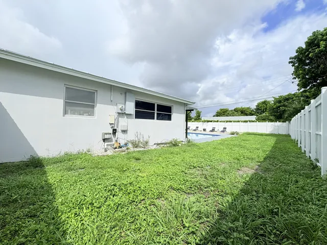 $825,000 | 1861 Caribbean Road West, Lake Clarke Shores, FL 33406