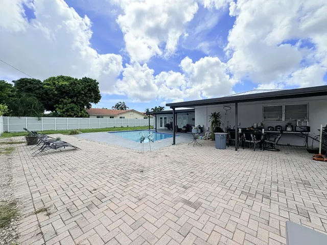 $825,000 | 1861 Caribbean Road West, Lake Clarke Shores, FL 33406