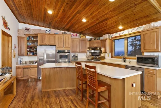 $1,395,000 | 325 Wambli Wahohpi, Cocolalla, ID 83813