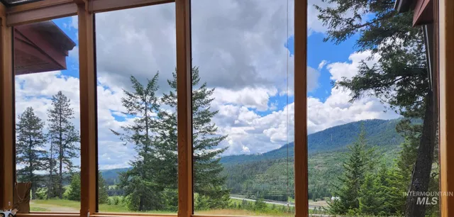 $1,395,000 | 325 Wambli Wahohpi, Cocolalla, ID 83813