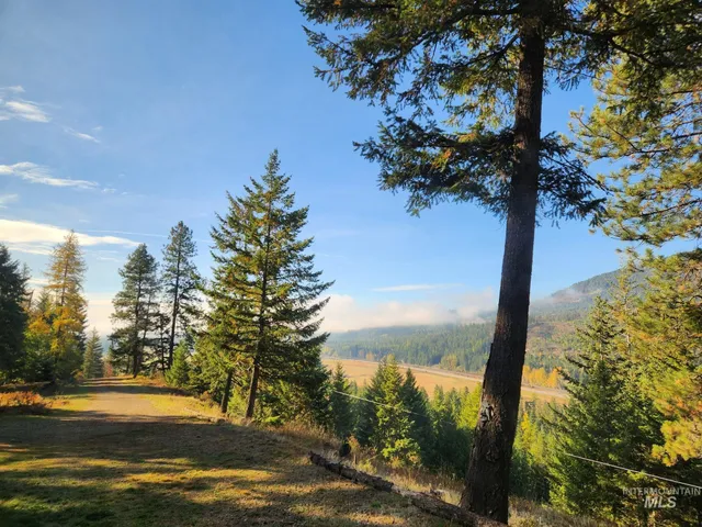 $1,395,000 | 325 Wambli Wahohpi, Cocolalla, ID 83813