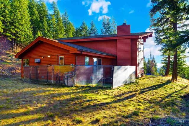 $1,395,000 | 325 Wambli Wahohpi, Cocolalla, ID 83813