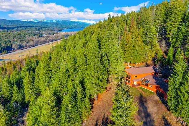 $1,395,000 | 325 Wambli Wahohpi, Cocolalla, ID 83813