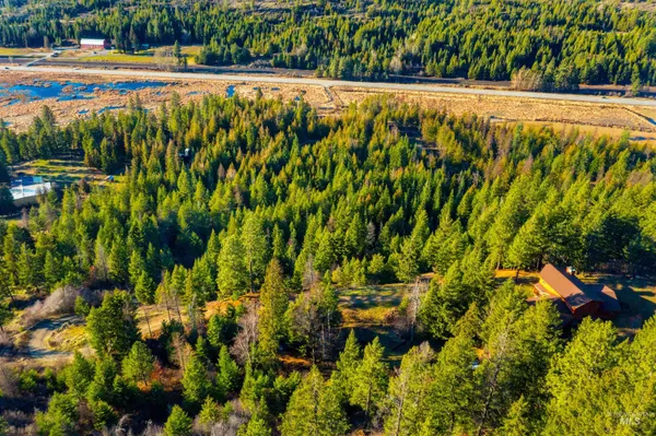 $1,395,000 | 325 Wambli Wahohpi, Cocolalla, ID 83813