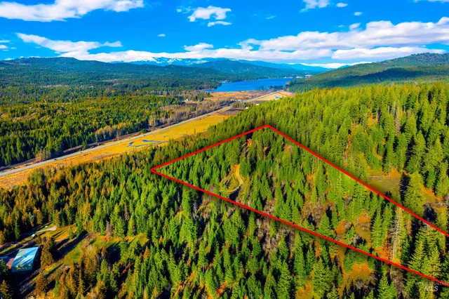$1,395,000 | 325 Wambli Wahohpi, Cocolalla, ID 83813