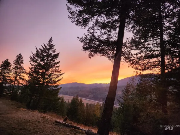 $1,395,000 | 325 Wambli Wahohpi, Cocolalla, ID 83813