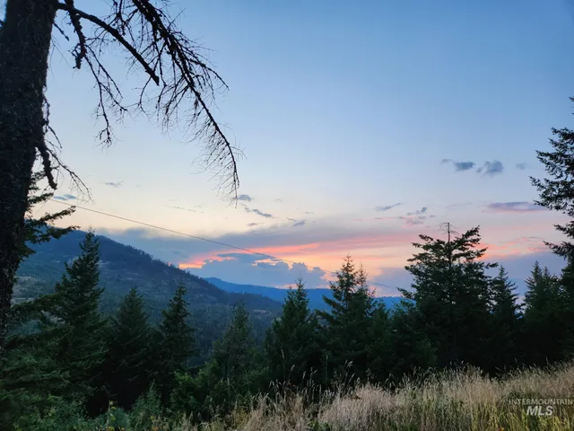 $1,395,000 | 325 Wambli Wahohpi, Cocolalla, ID 83813