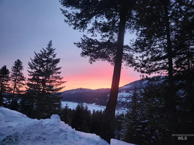 $1,395,000 | 325 Wambli Wahohpi, Cocolalla, ID 83813