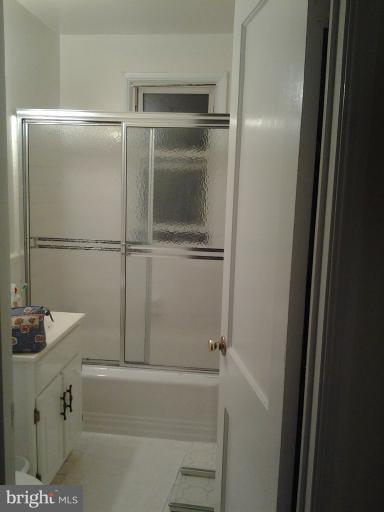 4004 Beecher Street Northwest, Unit 303 Washington, DC 20007 - Photo 5 of 6 Bath