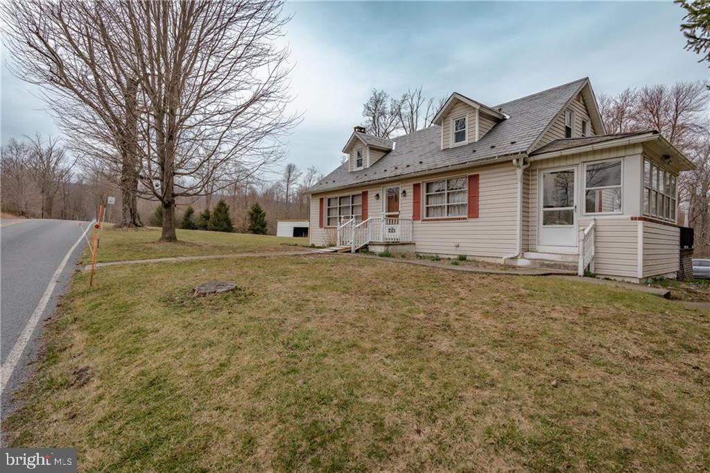 960 Creek Road Bangor, PA 18013 - Photo 3 of 31 Gallery Image 3