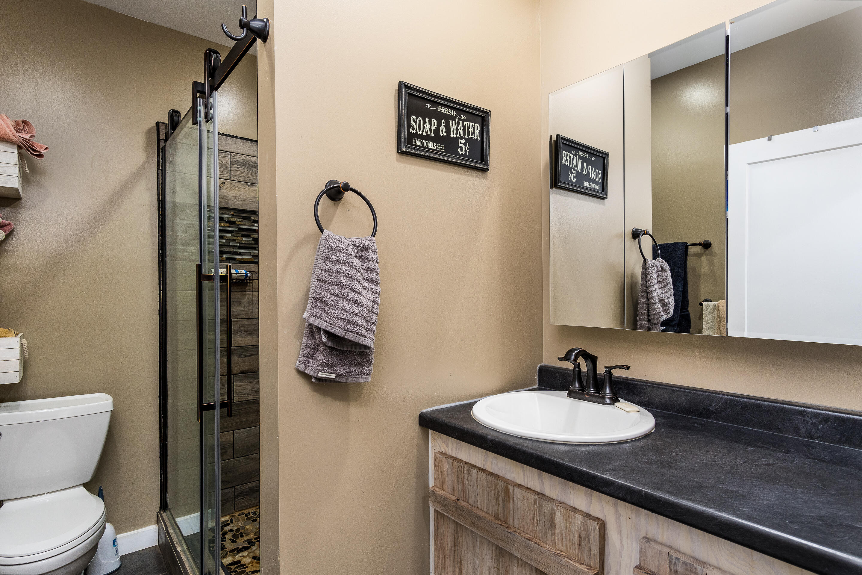 327 Happy Valley Road Johnson City, TN 37601 - Photo 22 of 42 interior-13