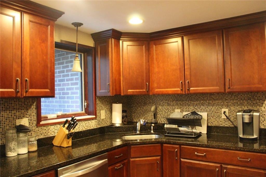 206 Glasgow Road Pittsburgh, PA 15221 - Photo 10 of 31