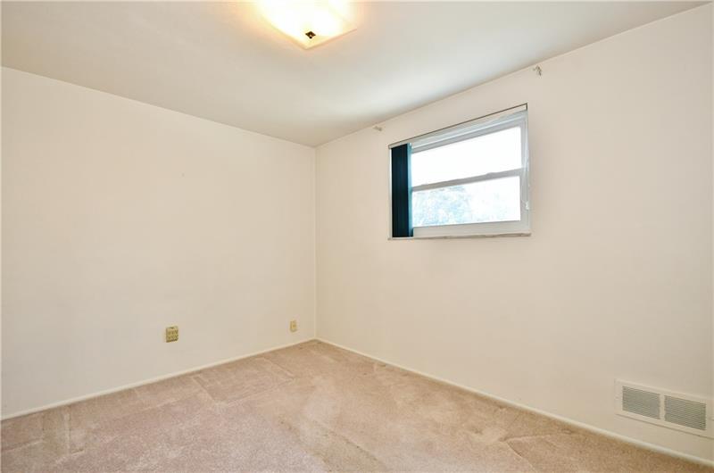 291 Olympic Road Pittsburgh, PA 15236 - Photo 15 of 25 Gallery Image 15