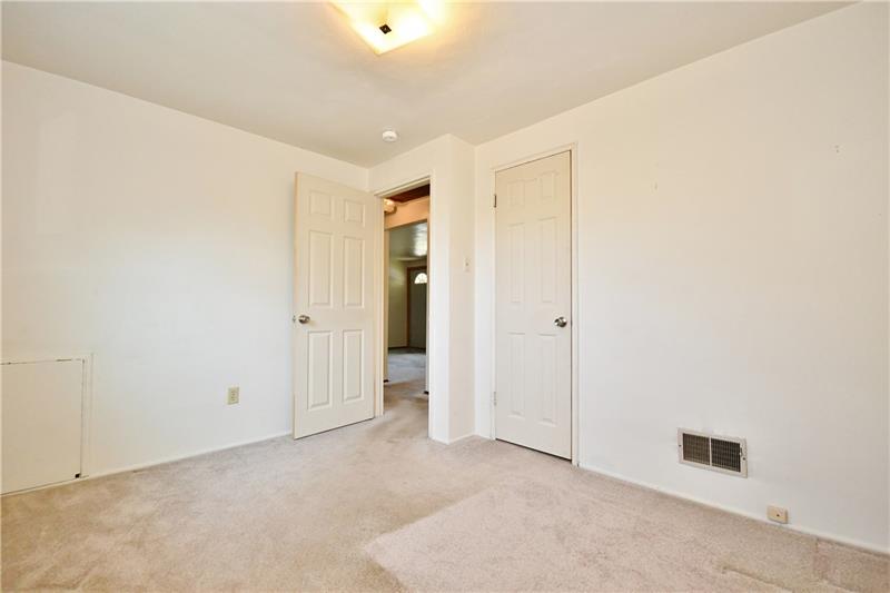 291 Olympic Road Pittsburgh, PA 15236 - Photo 17 of 25 Gallery Image 17