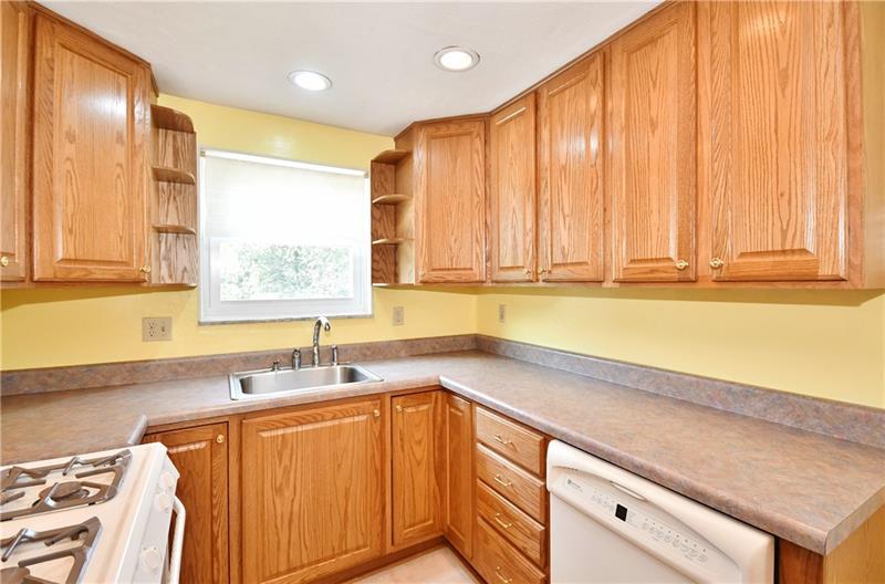 291 Olympic Road Pittsburgh, PA 15236 - Photo 9 of 25 Gallery Image 9