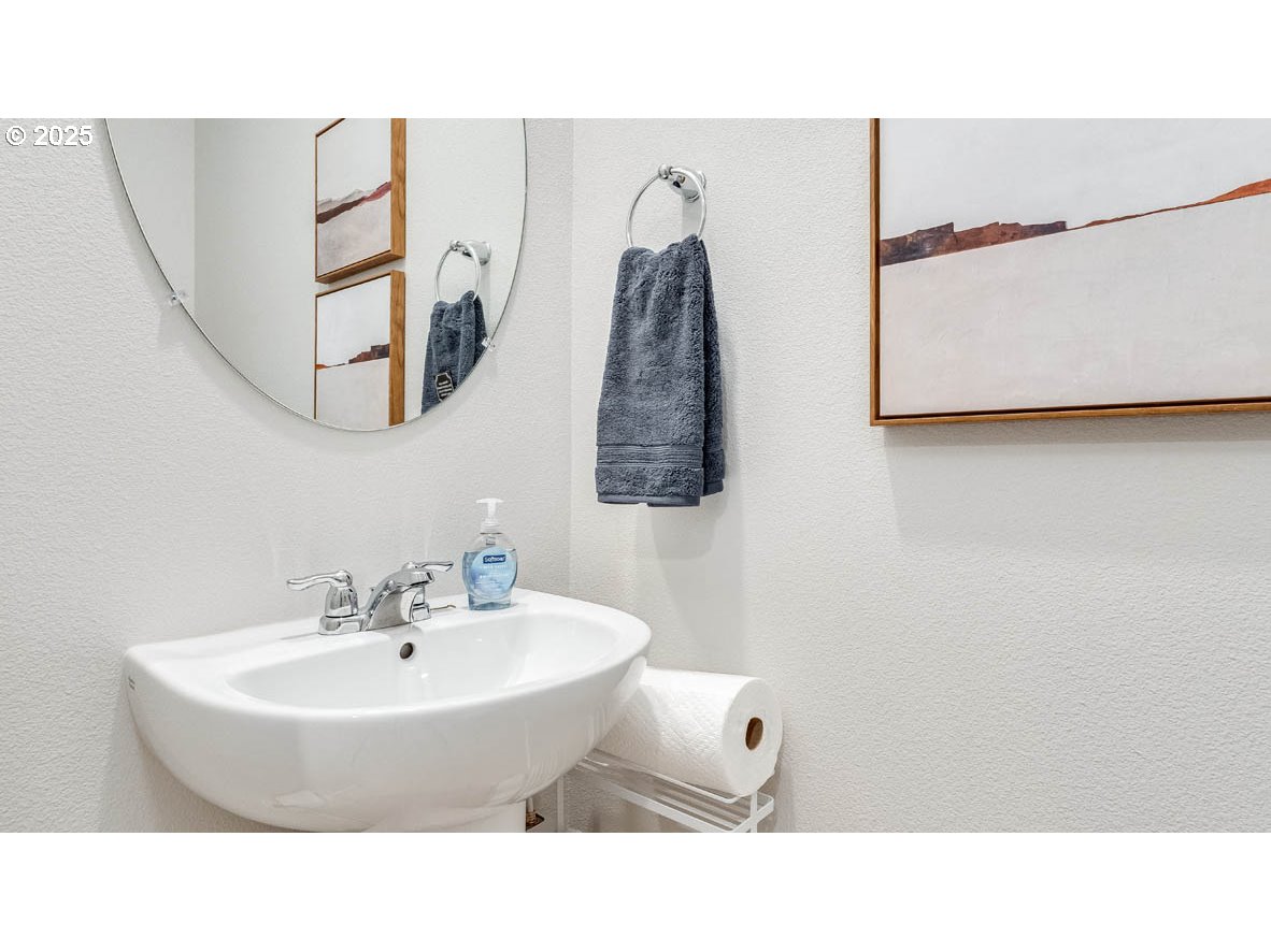 3588 Southwest Binford Avenue Gresham, OR 97080 - Photo 3 of 37