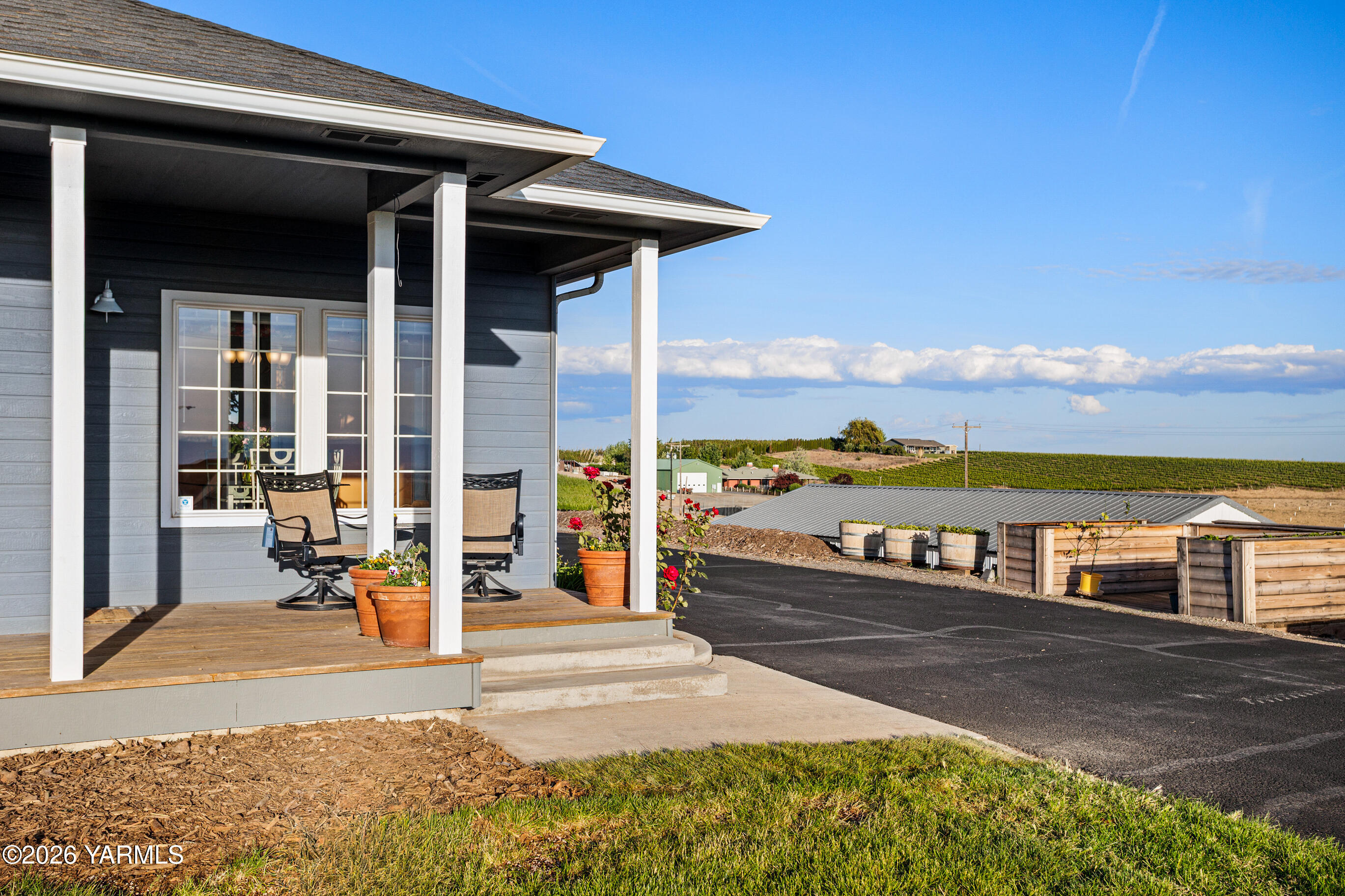 5060 Lombard Loop Road Zillah, WA 98953 - Photo 10 of 65 an outdoor view with patio