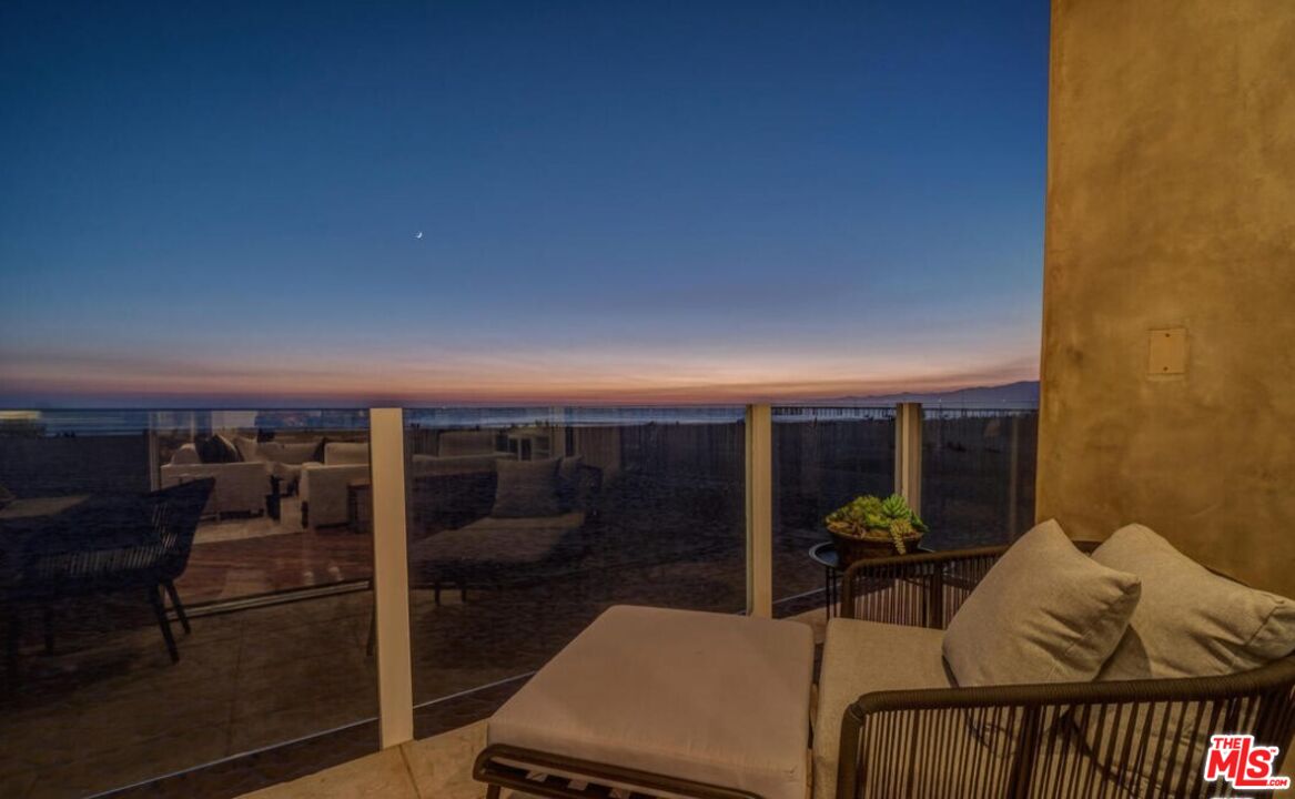 3711 Ocean Front Walk, Unit 2 Marina del Rey, CA 90292 - Photo 25 of 34 Gallery Image 25